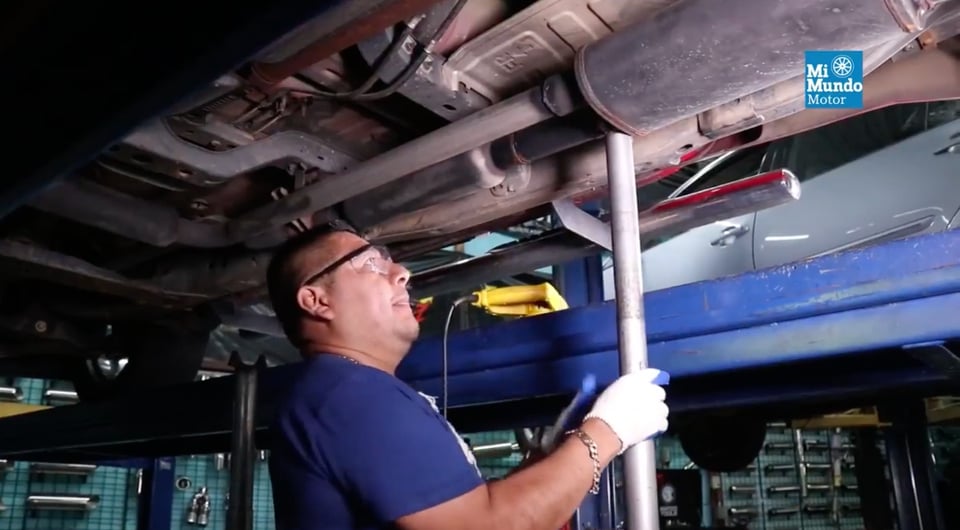 paso 1, asegurar silenciador, taller mecánico, Motor, MundoNOW