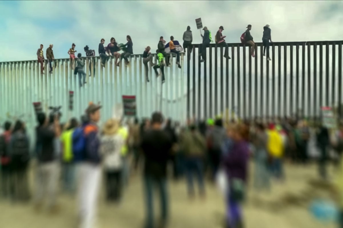 Coyotes lure immigrants with lies on Facebook and WhatsApp