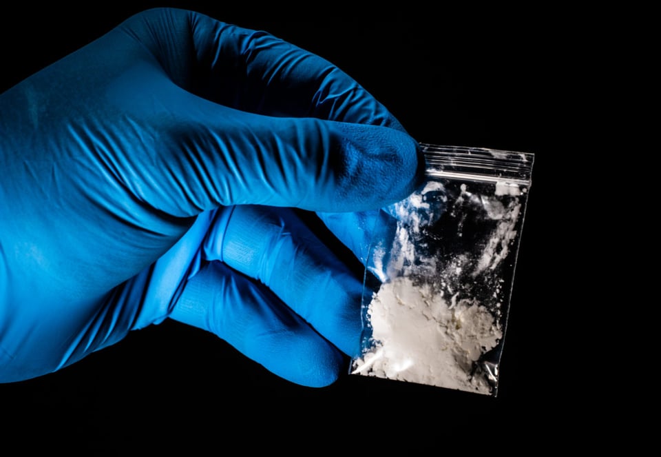 pastillas, opioides, drogas, tráfico, peligro