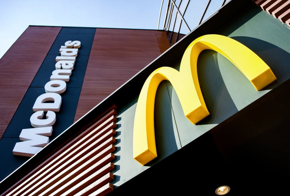 Crónica Pastor furioso restaurante, Mc Donald's, restaurante, tienda /
