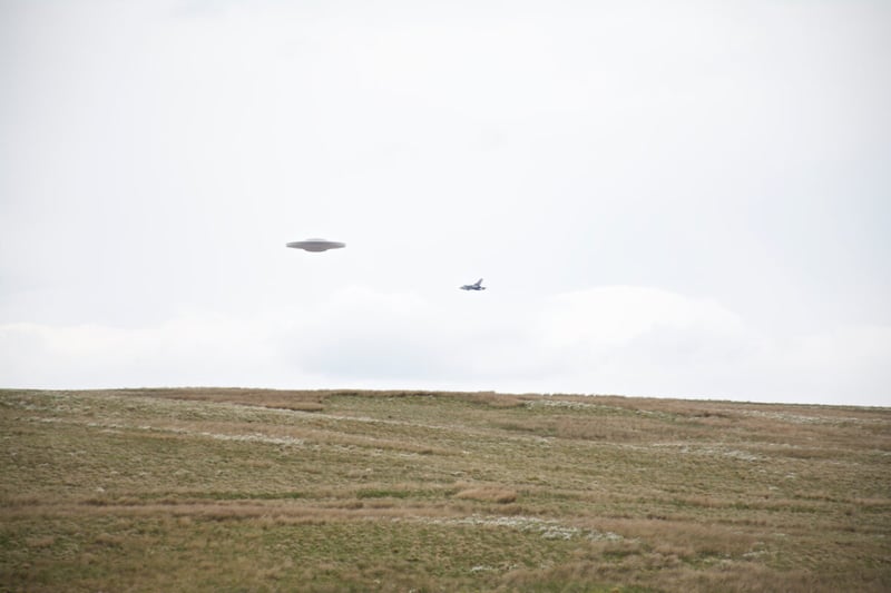 UFO, airplane, landscape, phenomena, MundoNOW