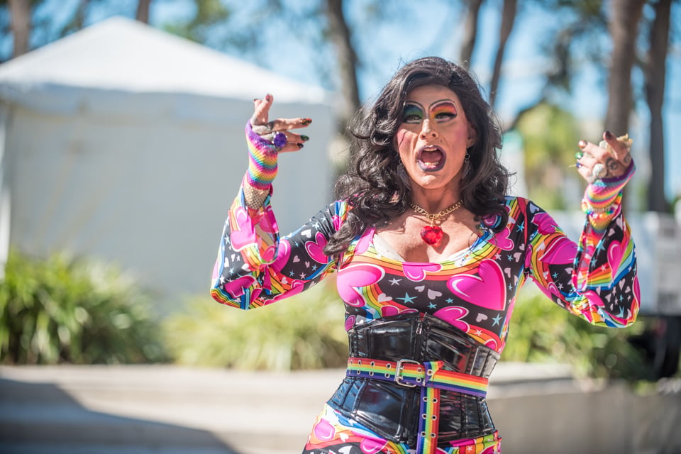 restaurant chain, sued, state of Florida, drag queen, show