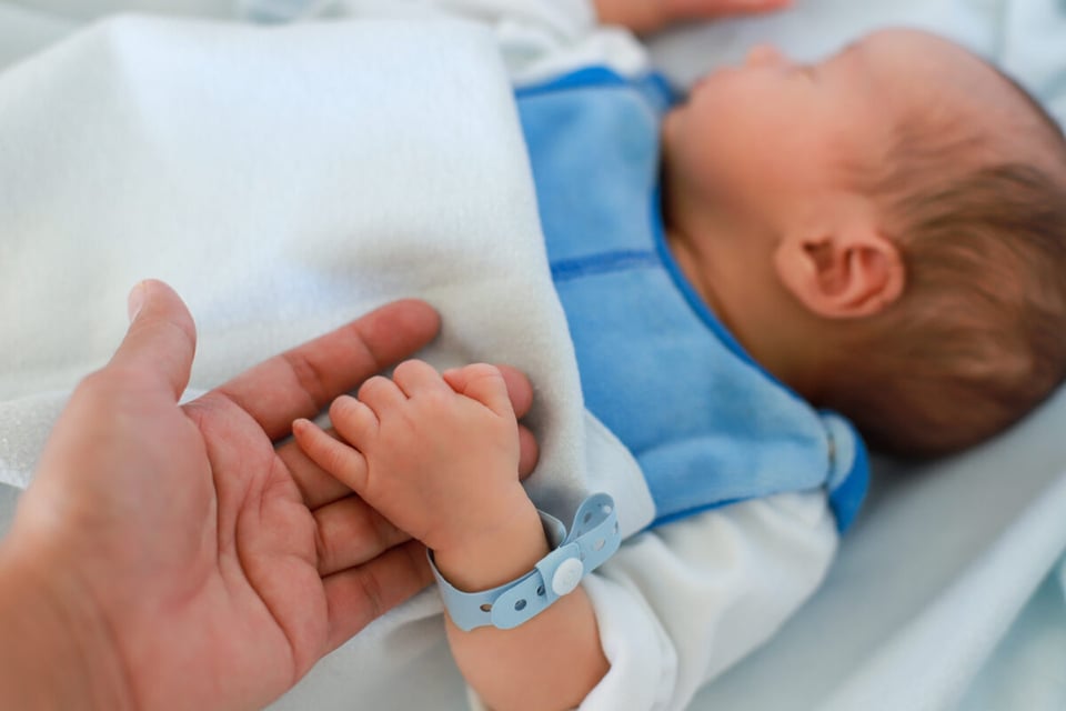 Lucas, como ponerle a tu bebé, mano, contacto, mundonow