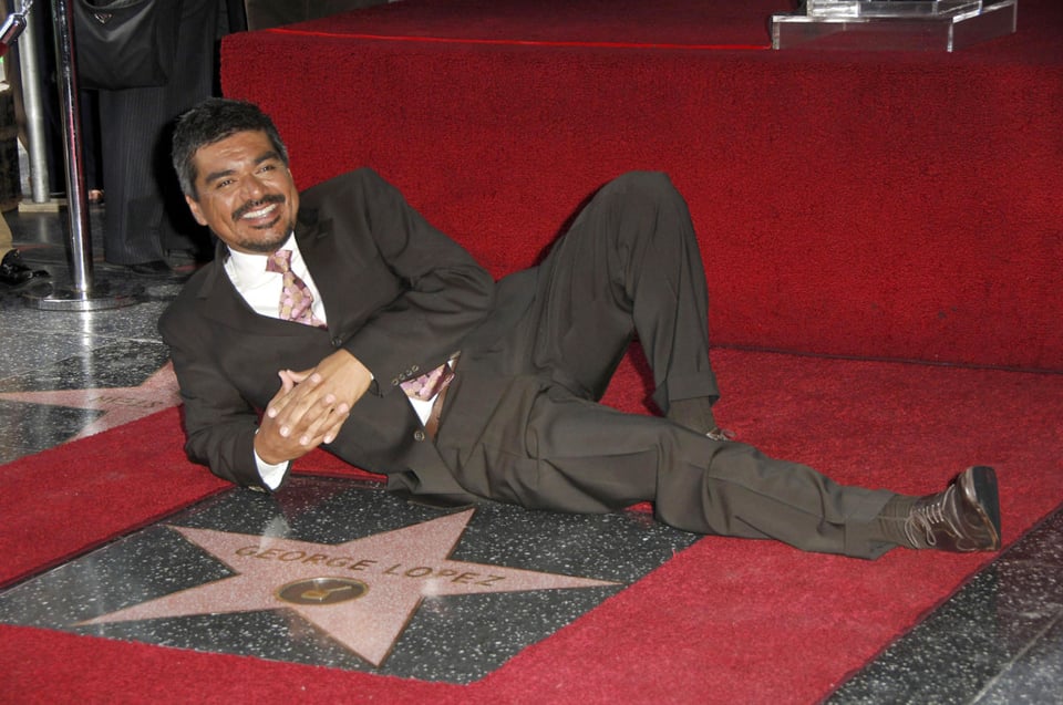 Actores mexicoamericanos: George Lopez George Lopez, estrella en Hollywood, Paseo de la Fama, MundoNOW, LatinBest