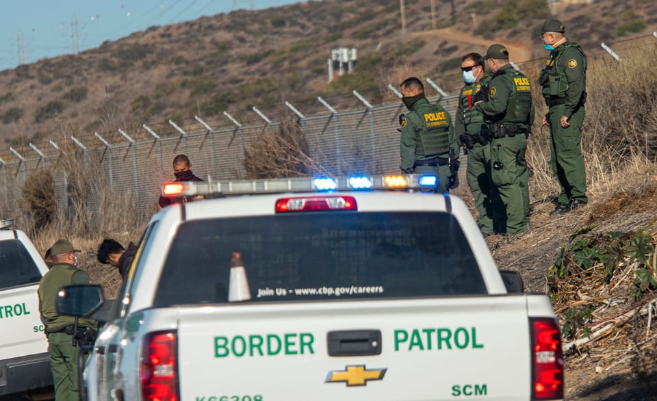 BORDER PATROL AGENTS SHOT AT FROM MEXICO, South Texas Border Attack, Island Frontón Dispute Texas Mexico, Cartel Attack Migrants, Operation Flat Top Texas, Mundonow