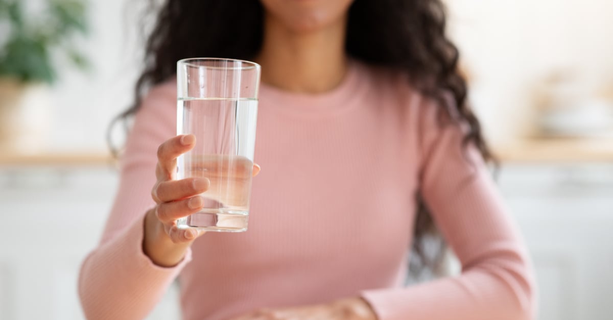 What are the benefits of drinking hot water?