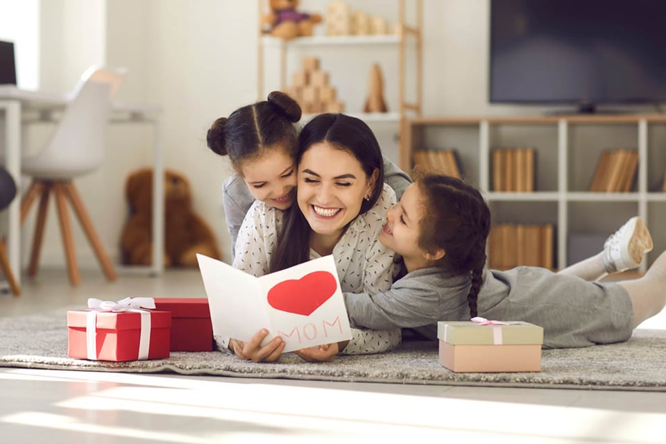 evolution of Mother's Day, children, card, celebration, MundoNOW