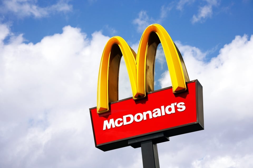 Crónica Pastor furioso restaurante, Mc Donald's, restaurante, tienda