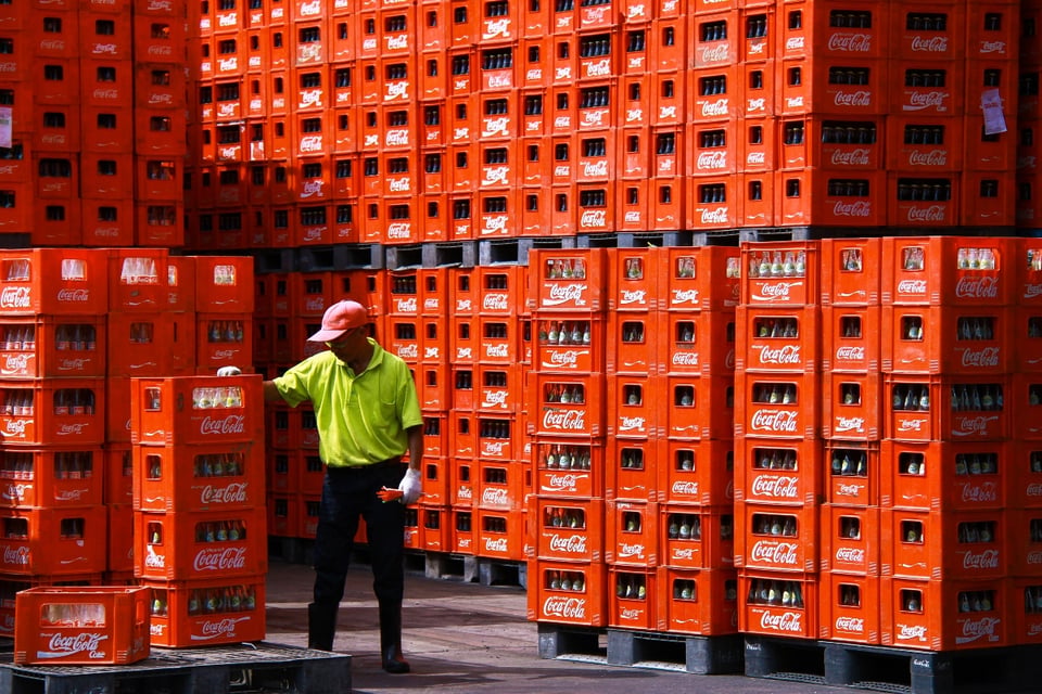 Coca Cola Recall Refrescos, market withdrawal, USA, Mundonow, withdraw Coca-Cola cans, Coca-Cola Cans Recalled Due to Plastic Contamination