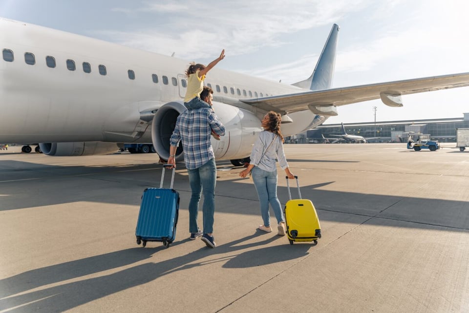 travel, experience, foreigners, body odor, mundonow