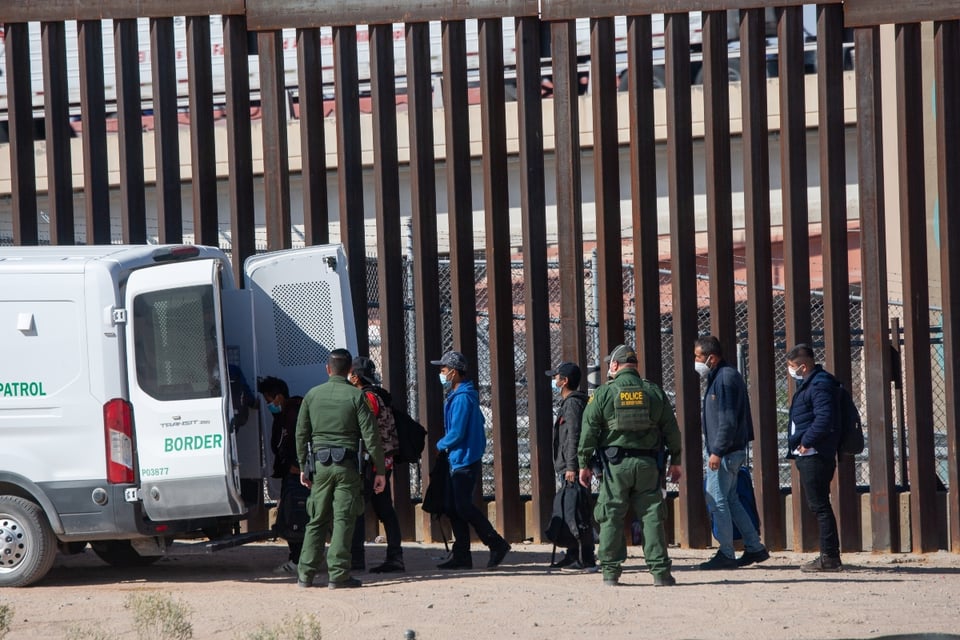 Biden 2024 deportations, record deportations in the United States, ICE historical figures, immigration and deportations, MundoNOW, Biden Reaches Record High in Deportations