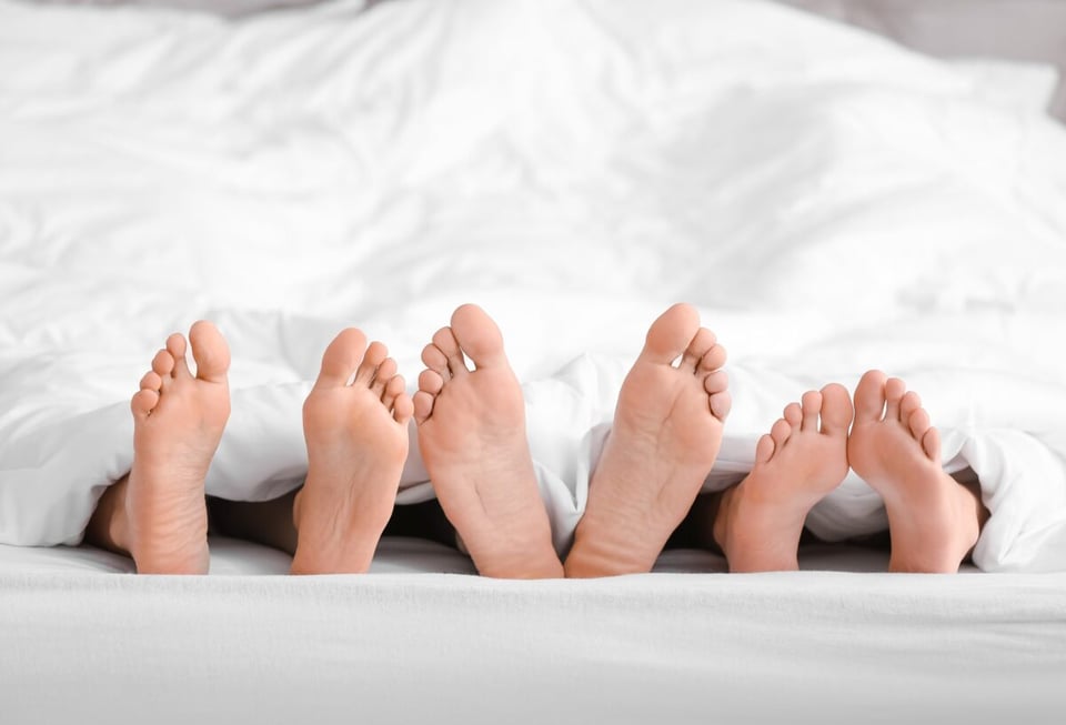 feet, bed, sex, relationships, MundoNOW