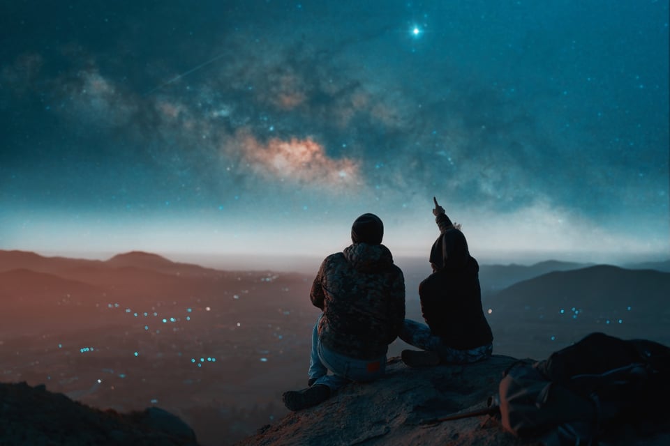 couple, mountain, shooting star, milky way, spring astronomy events