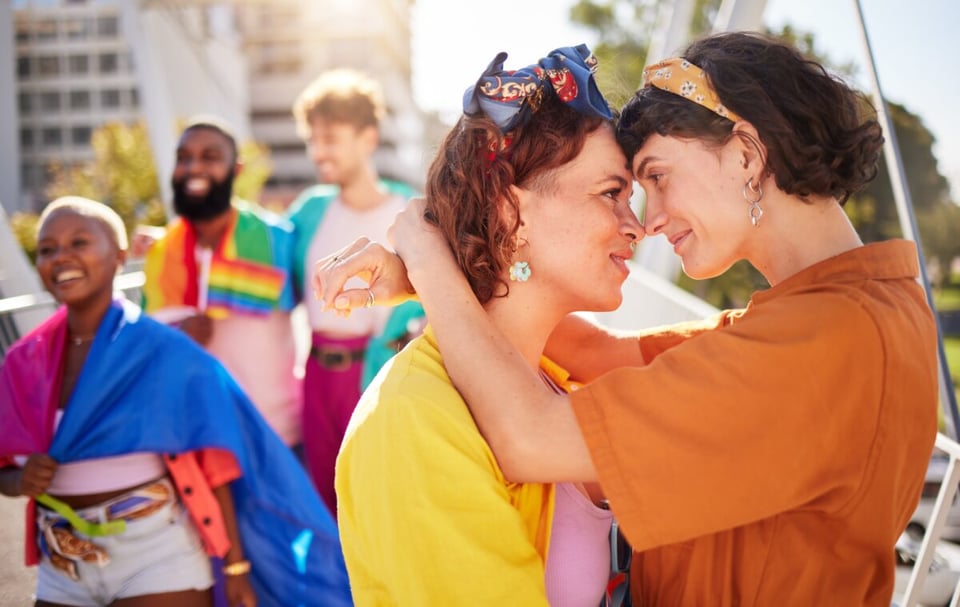couple, women, love, pride, MundoNOW
