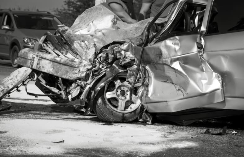 Wrong-way crash in Illinois kills a mother, 5 children and the other driver