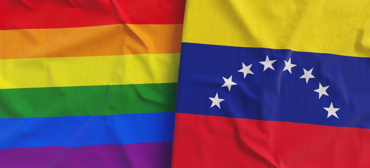In Venezuela, the arrest of 33 men in a gay sauna has sparked outrage. / Venezuela: Arresto de 33 hombres en un sauna gay causa indignación