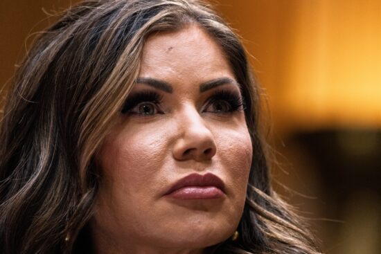Kristi Noem, robo de su bolso, estados unidos, secretaria de seguridad nacional