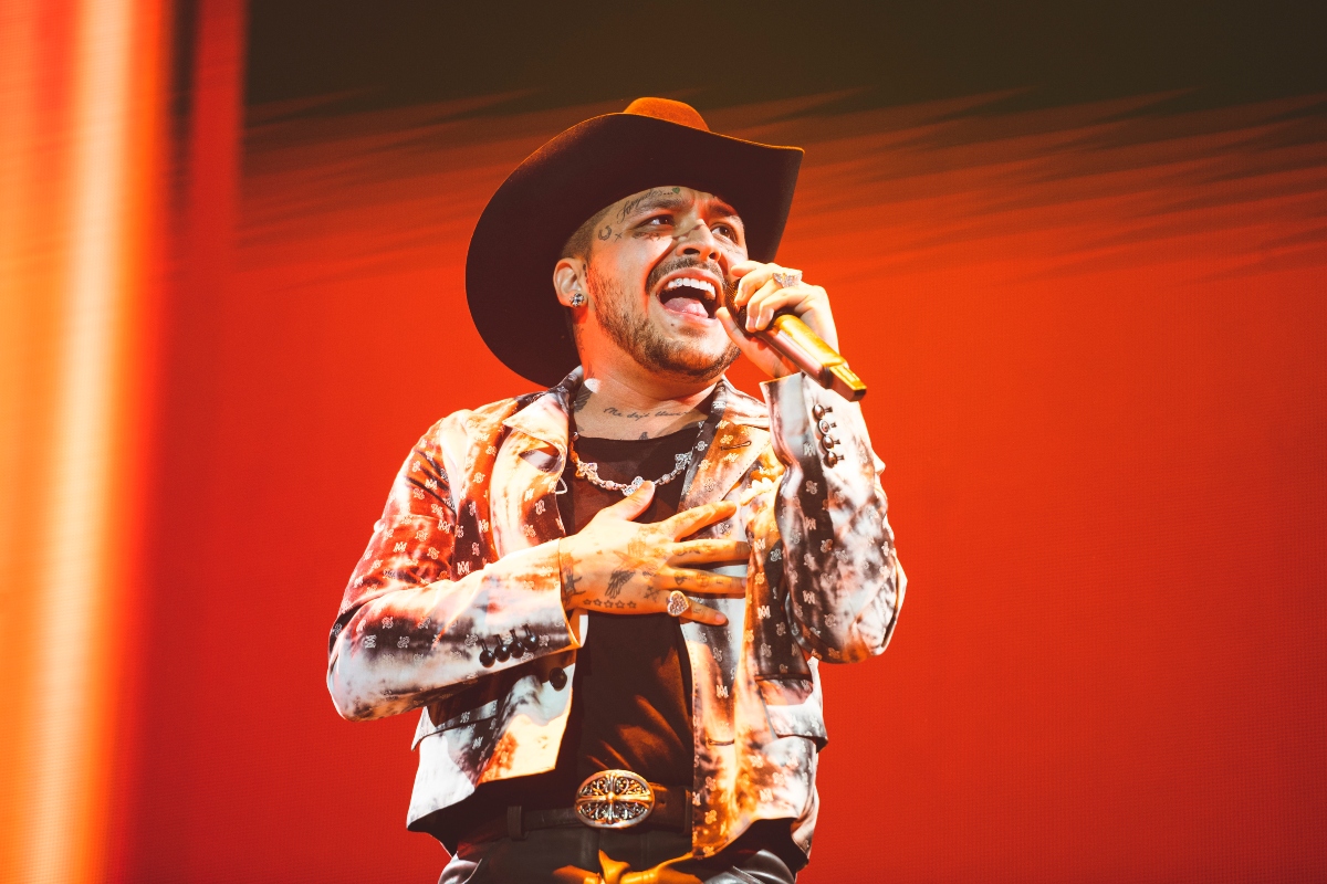 Christian Nodal comparte incómodo momento en Japón por dejar propina